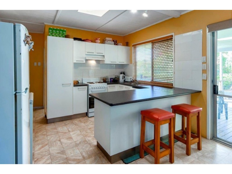 25 Farrant St, Stafford Heights QLD 4053