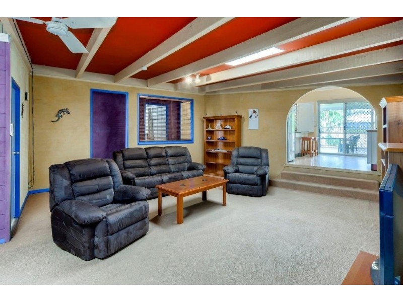 25 Farrant St, Stafford Heights QLD 4053