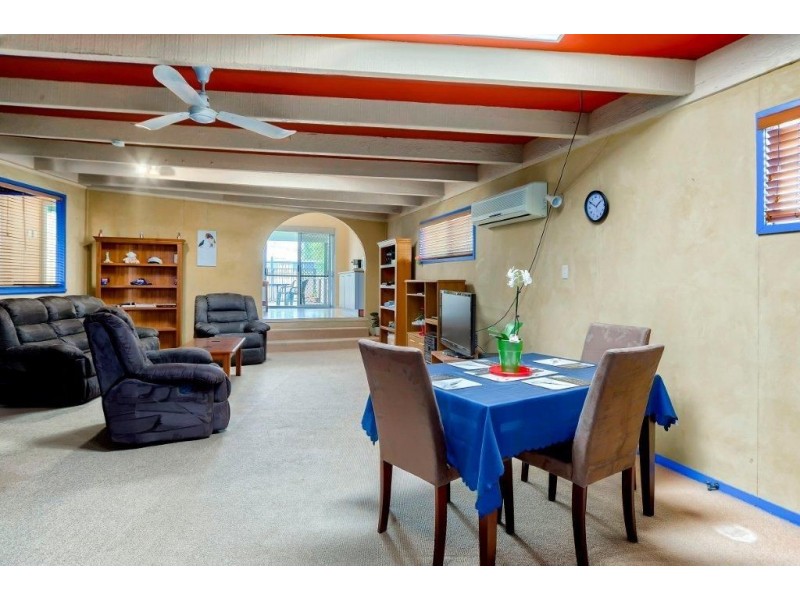 25 Farrant St, Stafford Heights QLD 4053