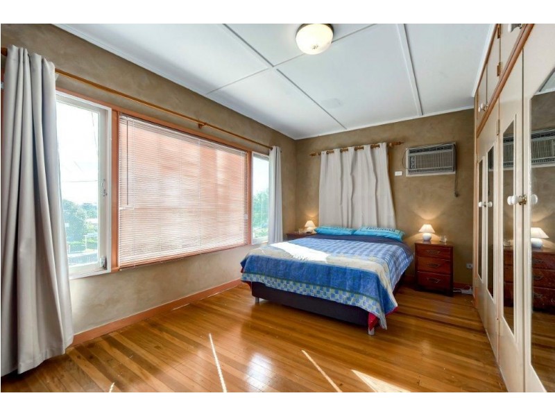 25 Farrant St, Stafford Heights QLD 4053