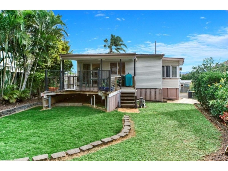 25 Farrant St, Stafford Heights QLD 4053