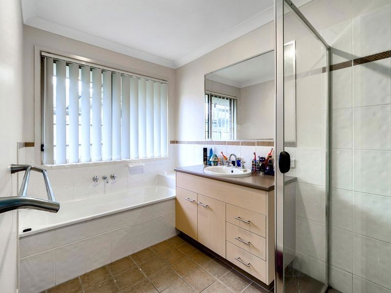 6 Bluegrass Place, Morayfield QLD 4506