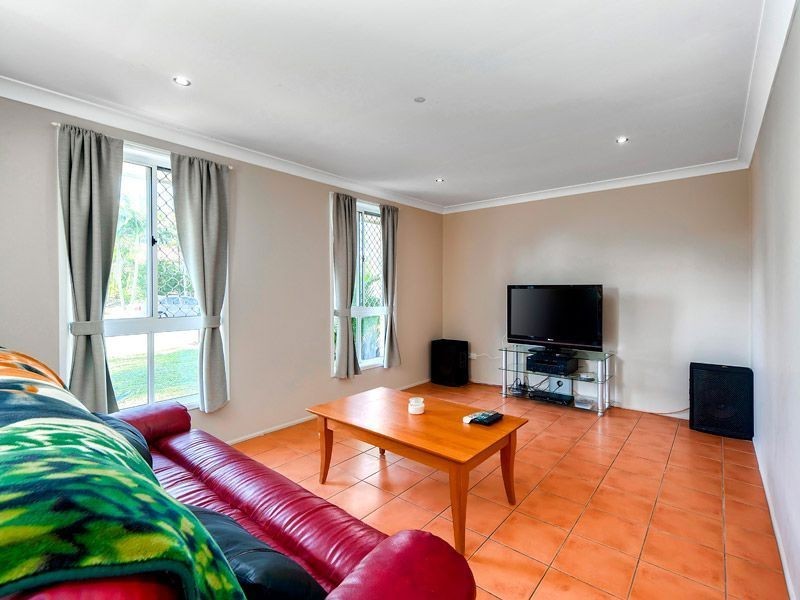 22 Hillmont Crescent, Morayfield QLD 4506