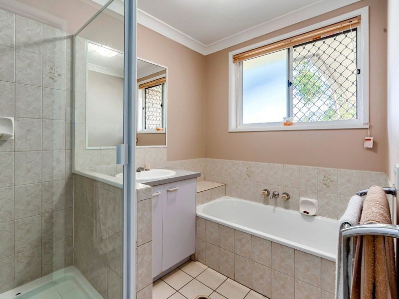 22 Hillmont Crescent, Morayfield QLD 4506