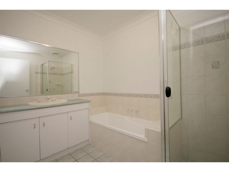 16 Grevillea Pl, Bridgeman Downs QLD 4035