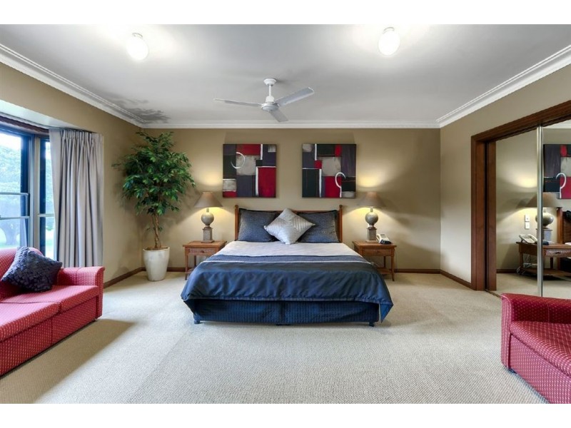 54 Retreat St, Bridgeman Downs QLD 4035