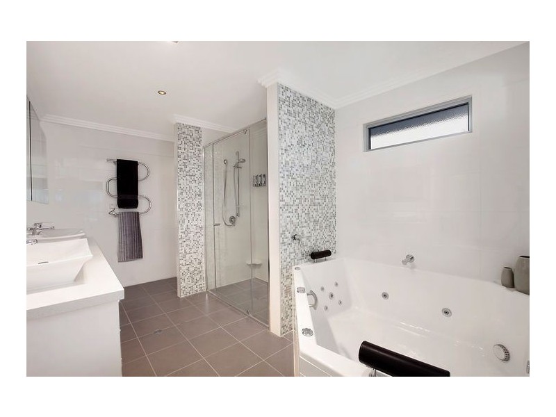 127 White Street, Wavell Heights QLD 4012