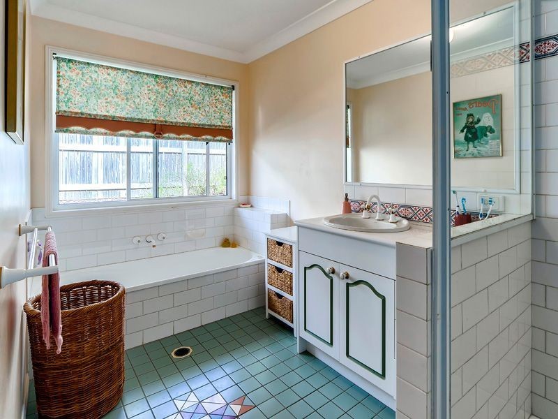 4 Cosmos Cl, Bridgeman Downs QLD 4035