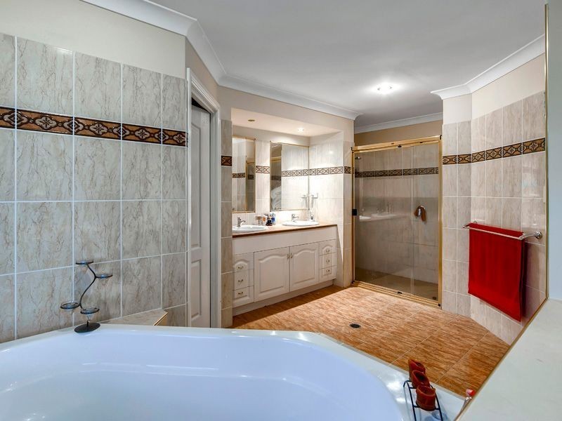 32 Savalas st, Mcdowall QLD 4053