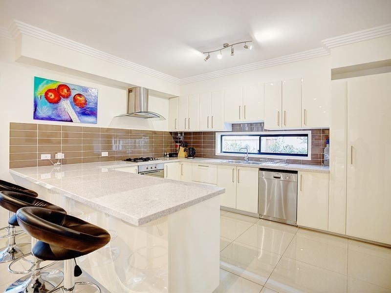 13 Hoop Pine Place, Sunnybank Hills QLD 4109