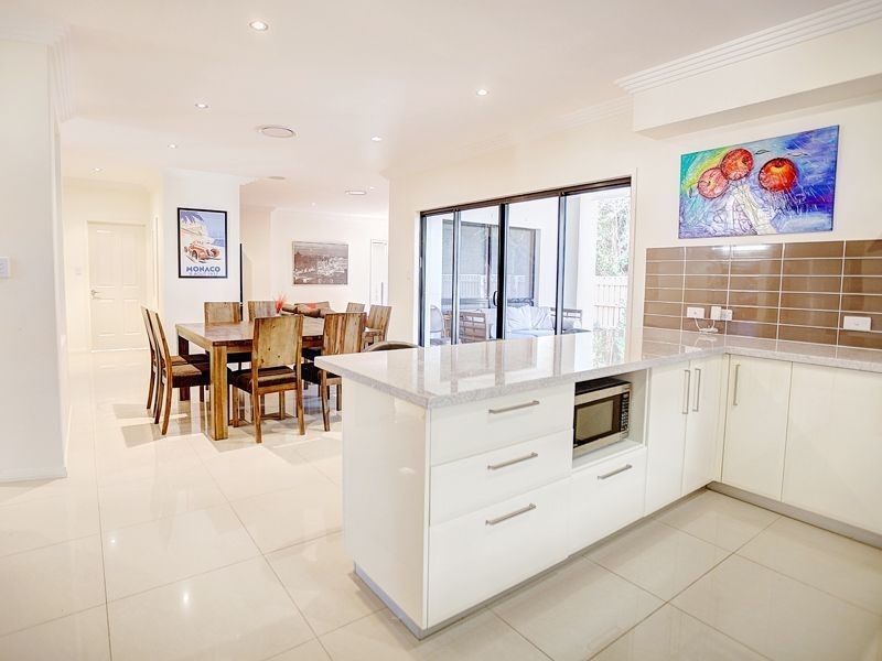 13 Hoop Pine Place, Sunnybank Hills QLD 4109