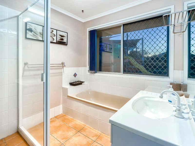 4 Anna Louise Terrace, Windaroo QLD 4207