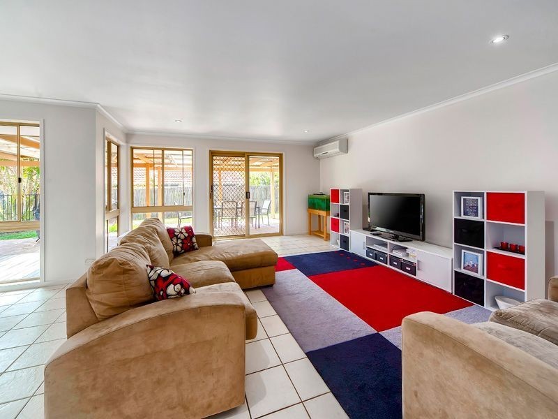 15 Elwood Court, Eatons Hill QLD 4037