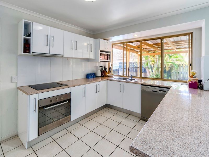 15 Elwood Court, Eatons Hill QLD 4037