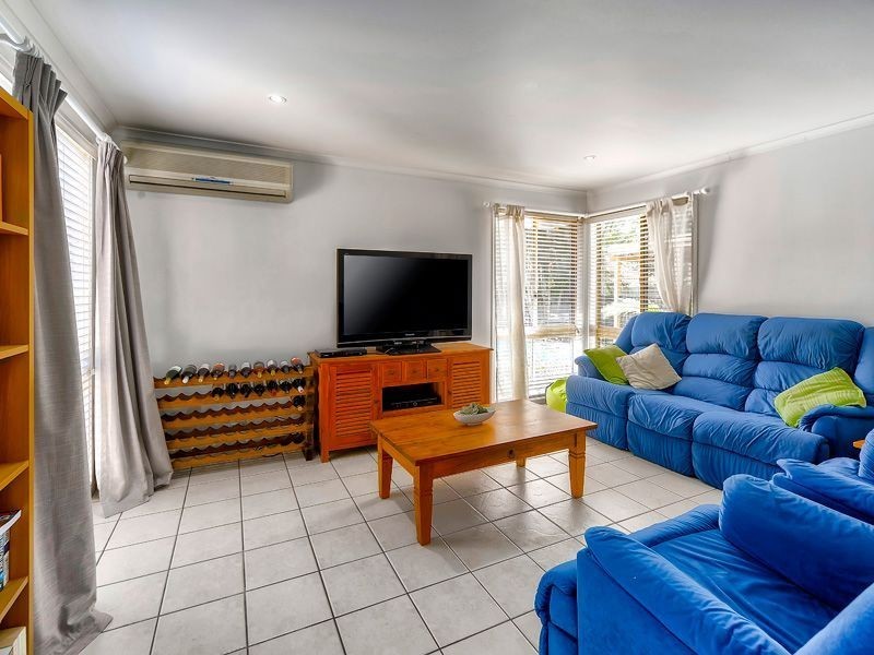 15 Elwood Court, Eatons Hill QLD 4037