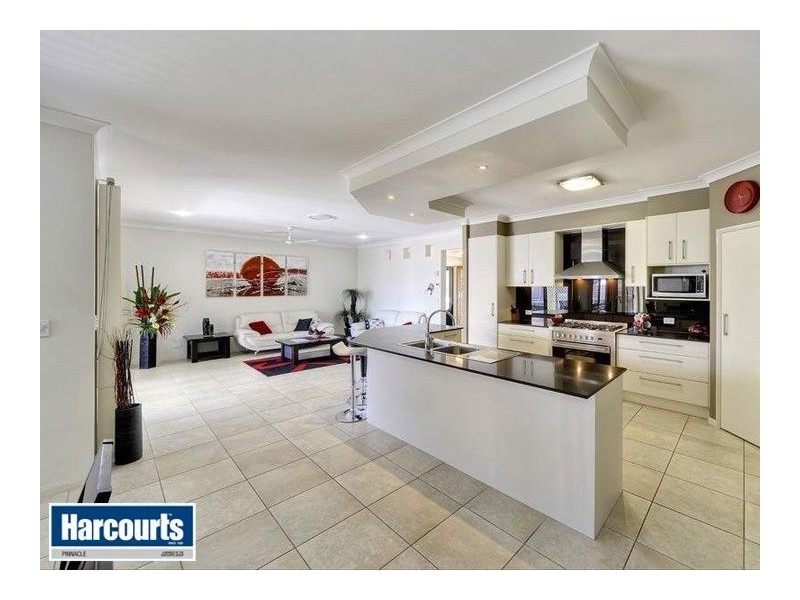 15 Azienda Place, Bridgeman Downs QLD 4035