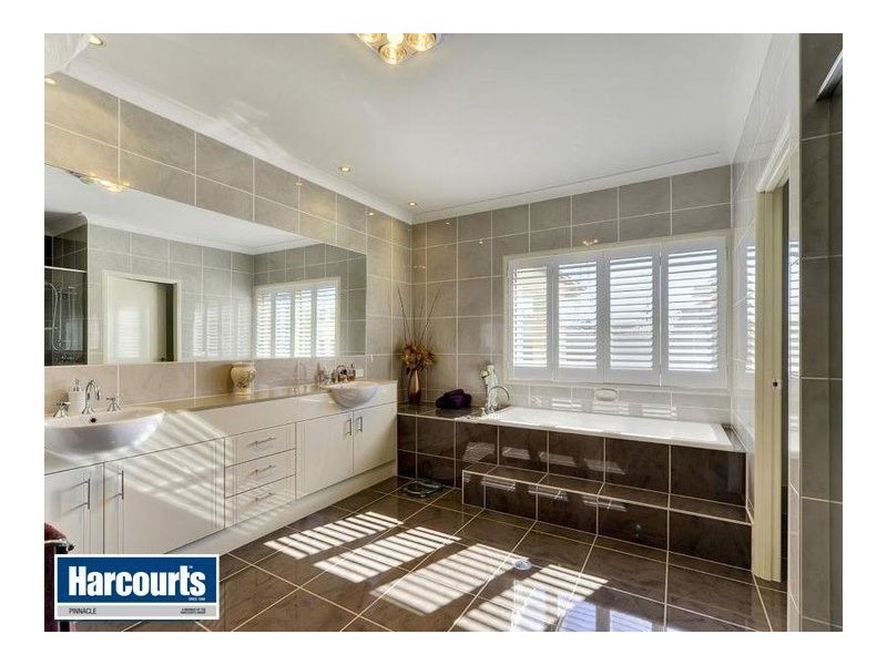 15 Azienda Place, Bridgeman Downs QLD 4035