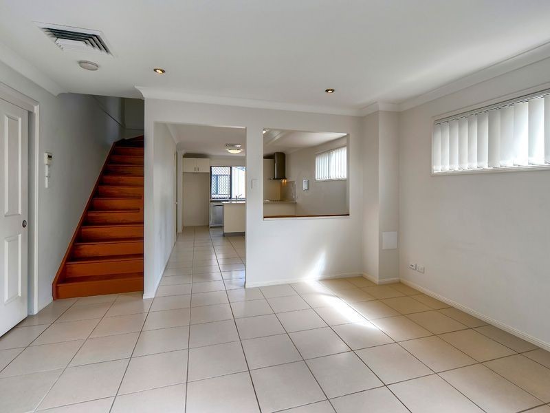 3/2 Battersby Street, Zillmere QLD 4034