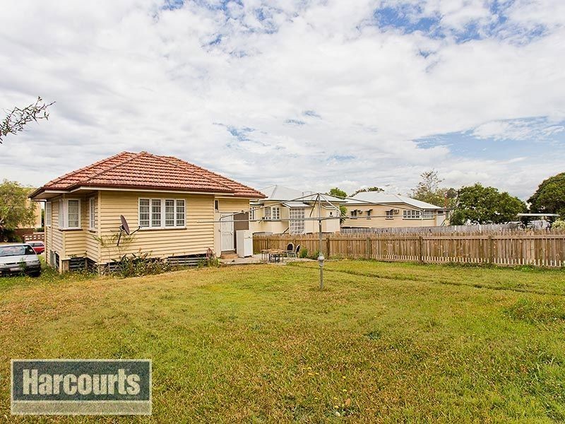 27 Leiper Street, Stafford QLD 4053