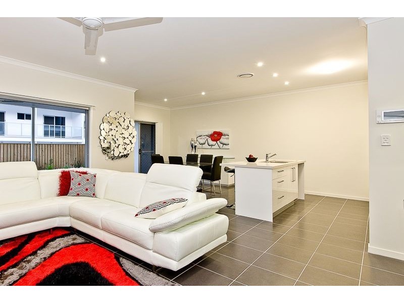 2/52 Plucks Rd, Arana Hills QLD 4054