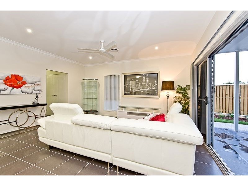 2/52 Plucks Rd, Arana Hills QLD 4054