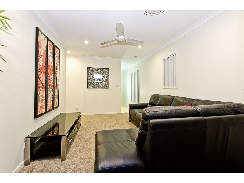2/52 Plucks Rd, Arana Hills QLD 4054