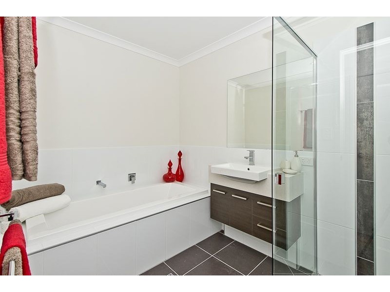 2/52 Plucks Rd, Arana Hills QLD 4054