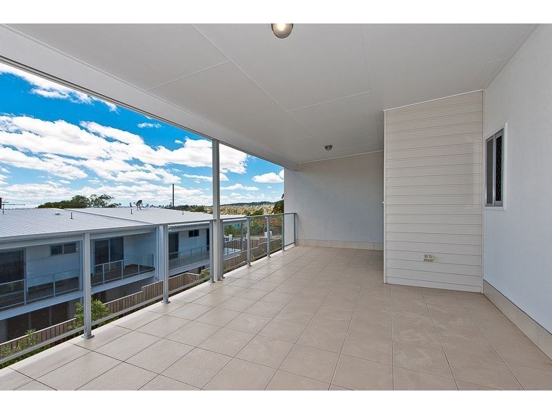 2/52 Plucks Rd, Arana Hills QLD 4054