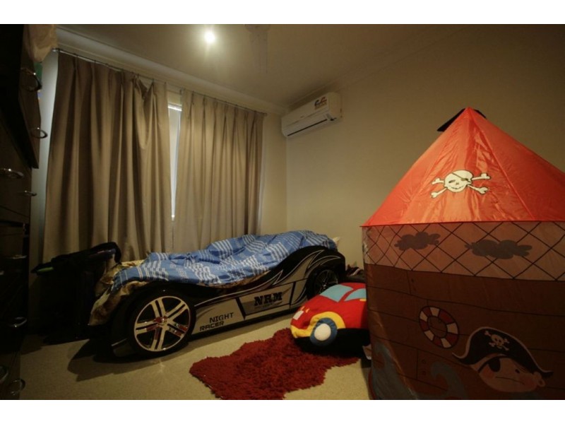 8 Odense Street, Fitzgibbon QLD 4018