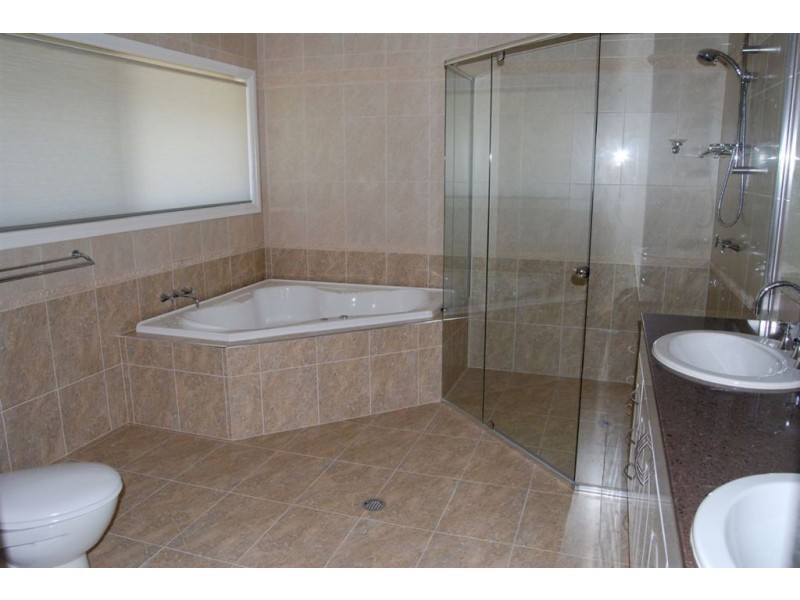 31 Aquarius Place, Bridgeman Downs QLD 4035