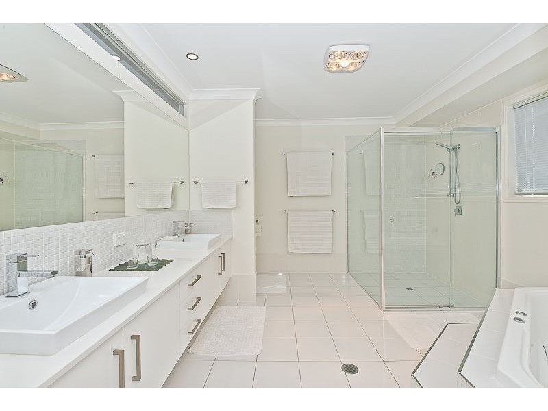 20 Cienna Place, Bridgeman Downs QLD 4035