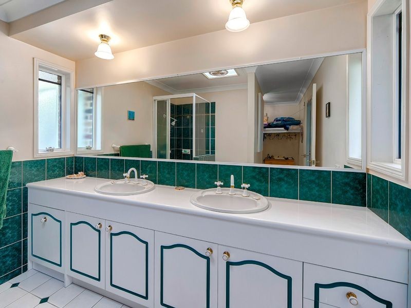 4 Cosmos Place, Bridgeman Downs QLD 4035