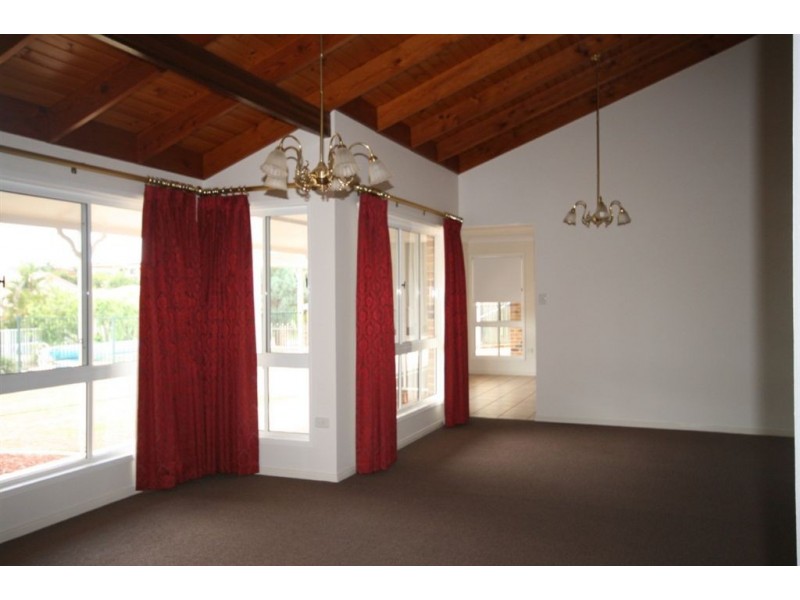 4 Cosmos Place, Bridgeman Downs QLD 4035