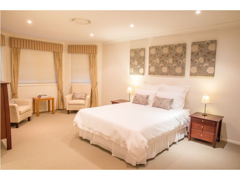 8 Darien Street, Bridgeman Downs QLD 4035