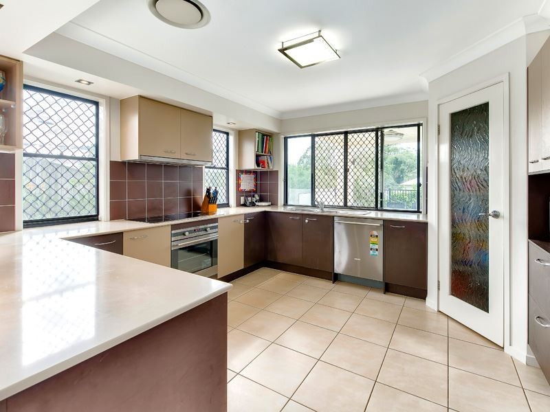 2 Buttonwood Close, Albany Creek QLD 4035