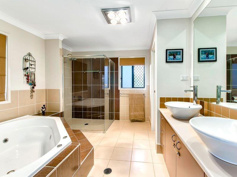 2 Buttonwood Close, Albany Creek QLD 4035