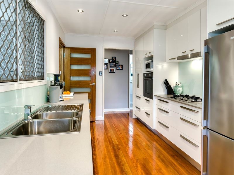 2 Kendale St, Stafford Heights QLD 4053