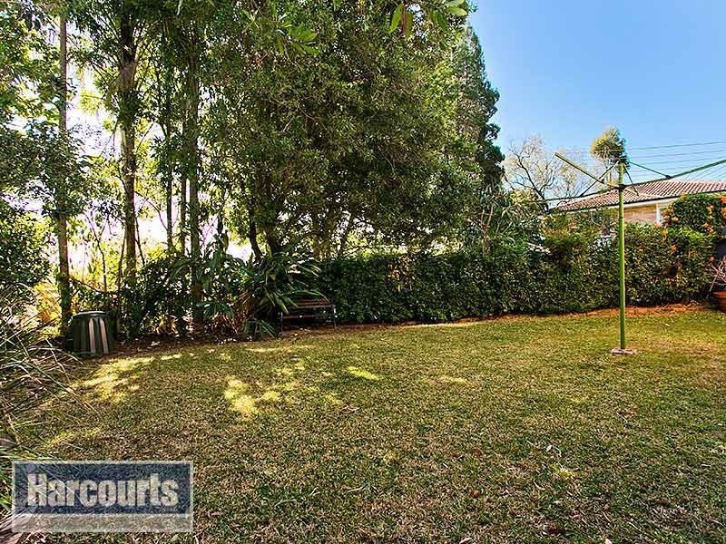 3 Sedgemoor St, Stafford Heights QLD 4053