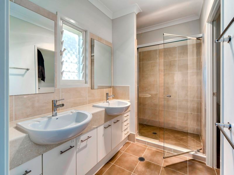 5 Silverbirch Place, Bridgeman Downs QLD 4035