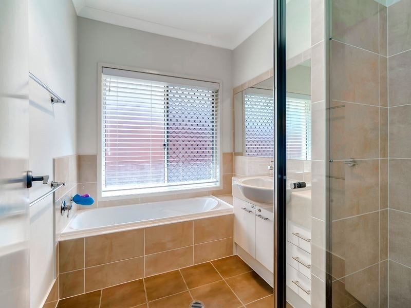 5 Silverbirch Place, Bridgeman Downs QLD 4035