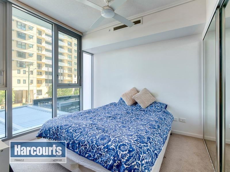 10107/8 Harbour Road, Hamilton QLD 4007