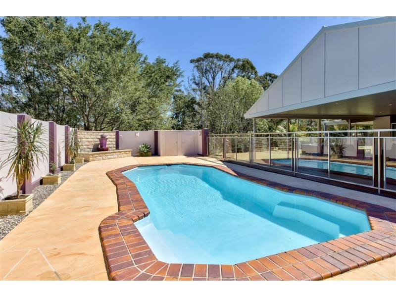 1 Quarrion Court, Warner QLD 4500