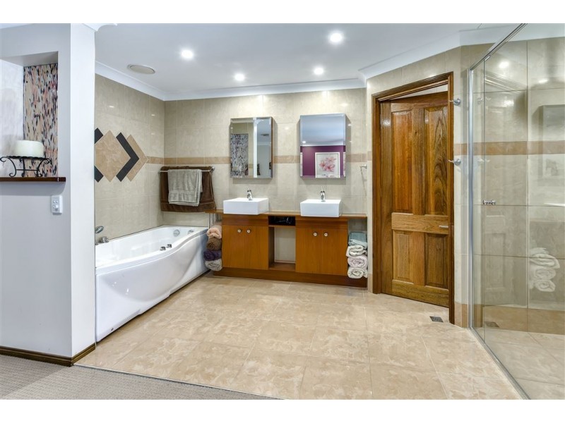 1 Quarrion Court, Warner QLD 4500