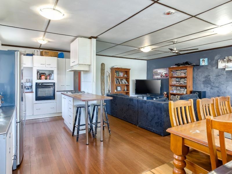 327 Hawthorne Road, Hawthorne QLD 4171