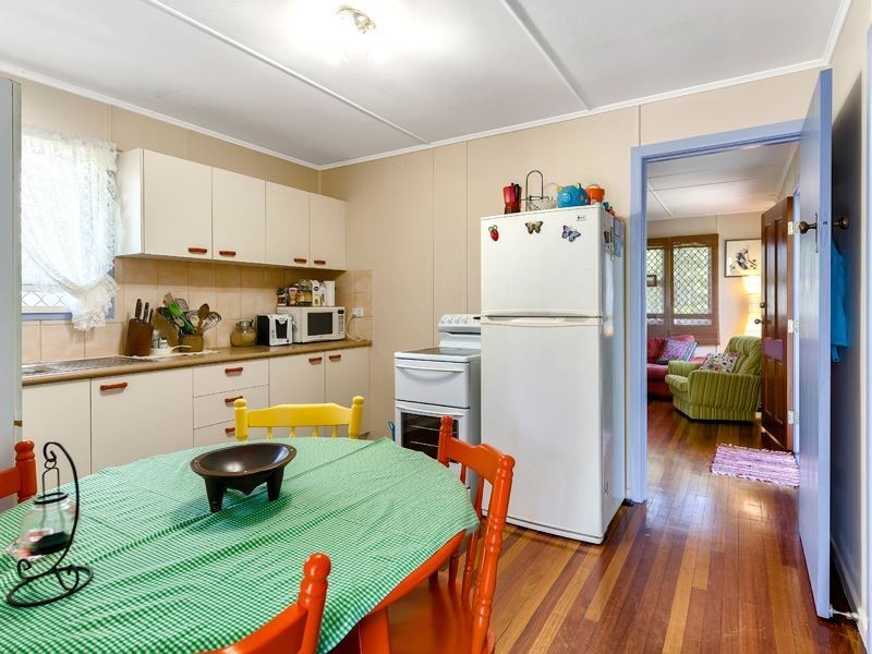 8 Andrew Street, Kallangur QLD 4503