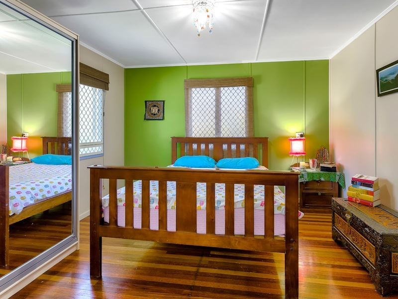 8 Andrew Street, Kallangur QLD 4503