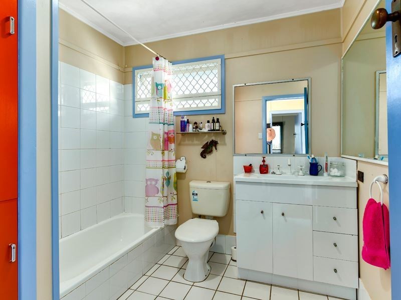 8 Andrew Street, Kallangur QLD 4503