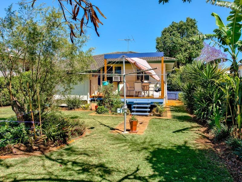8 Andrew Street, Kallangur QLD 4503