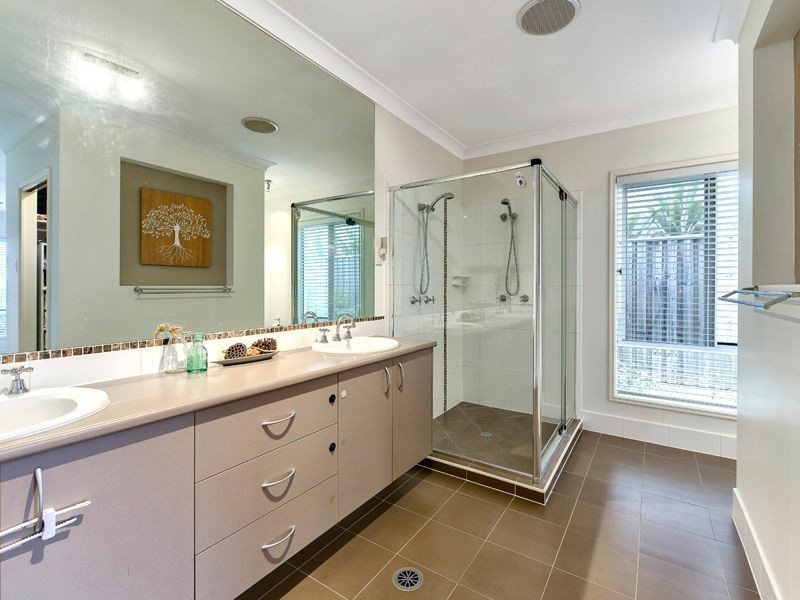 24 Asciano Place, Bridgeman Downs QLD 4035