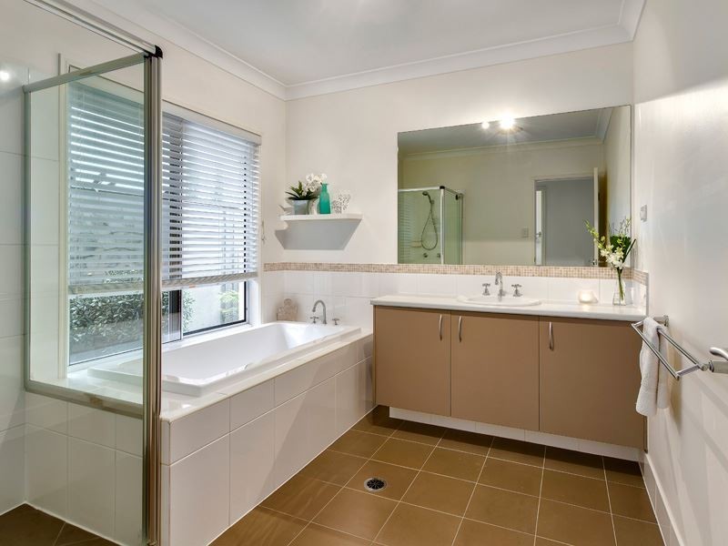24 Asciano Place, Bridgeman Downs QLD 4035